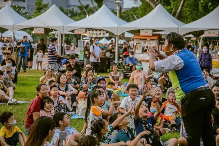 「鳳山復古野餐日」掀起草地懷舊風潮,吸引逾2萬人共度悠閒野餐時光 「鳳山復古野餐日」掀起草地懷舊風潮,吸引逾2萬人共度悠閒野餐時光